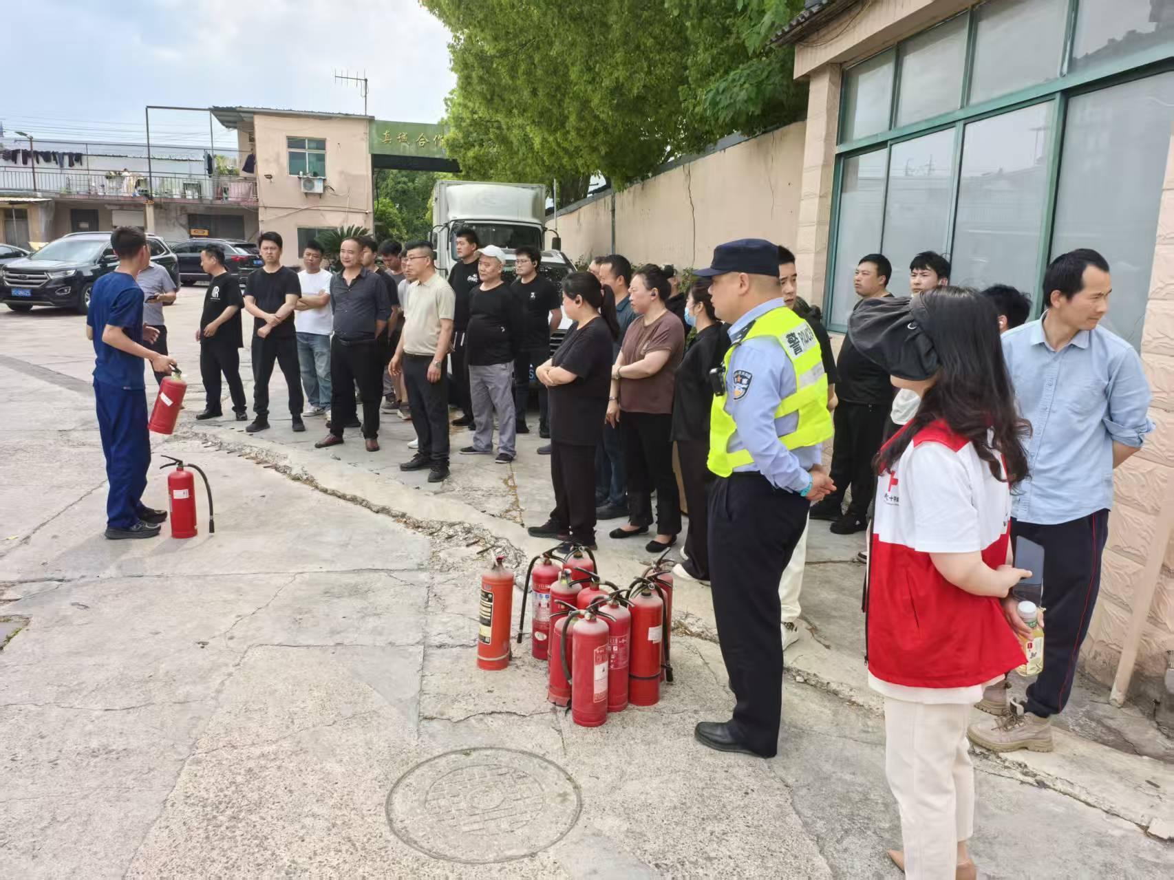 梁山县水泊街道郝山峰社区开展消防安全培训筑牢辖区安全防线(图1)