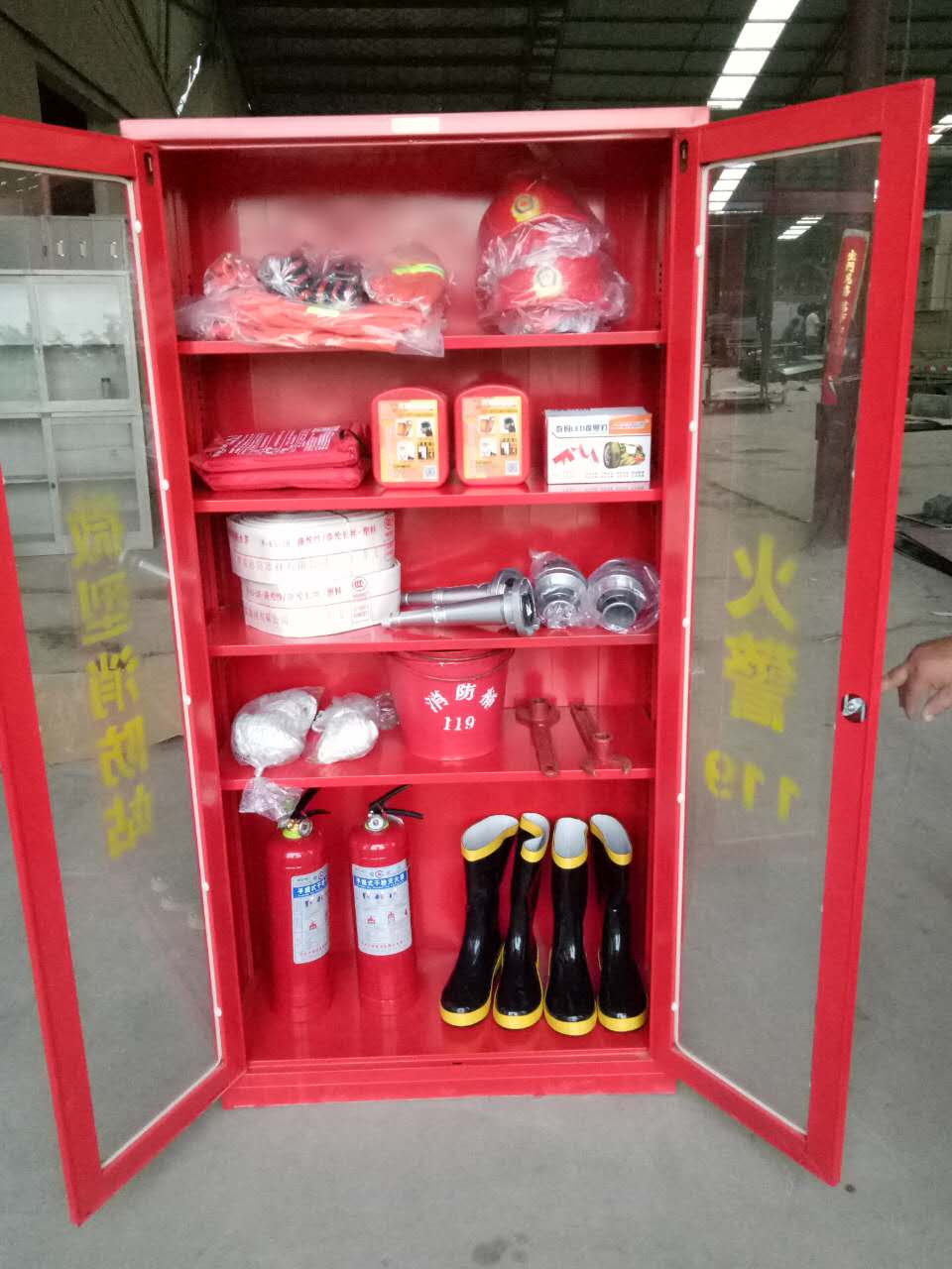 现场｜查车棚、进楼道、验设施北京西城消防开展消防安全集中夜查(图1)